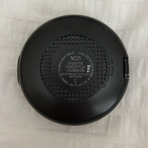 MAC OG studio fix powder plus foundation NC25 - Picture 3 of 3